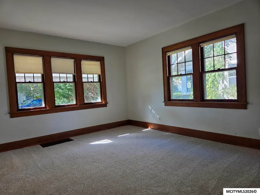 25 S Vermont Avenue, Mason City, IA 50401 - #3