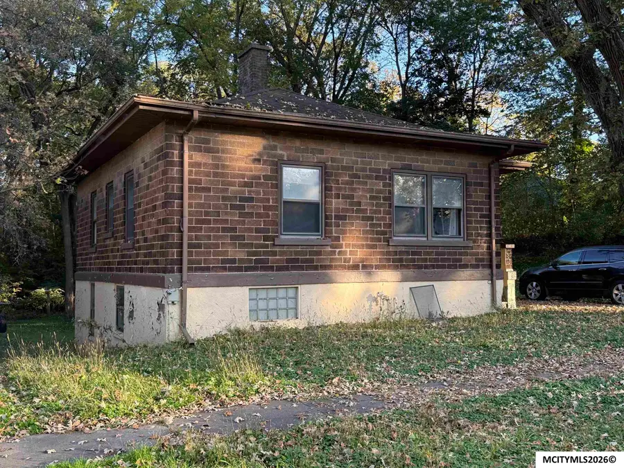 805 Elm Dr, Mason City, IA 50401 - #3