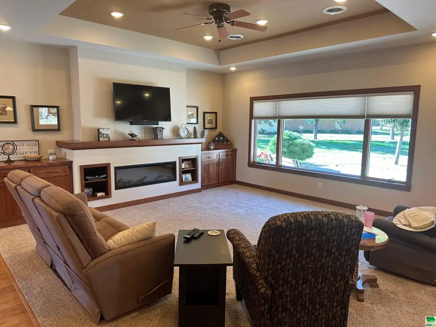 750 Larkspur Way, Sheldon, IA 51201 - Image #2