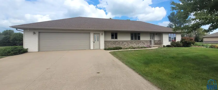 702 E 3rd St, Sanborn, IA 51248 - Image #2