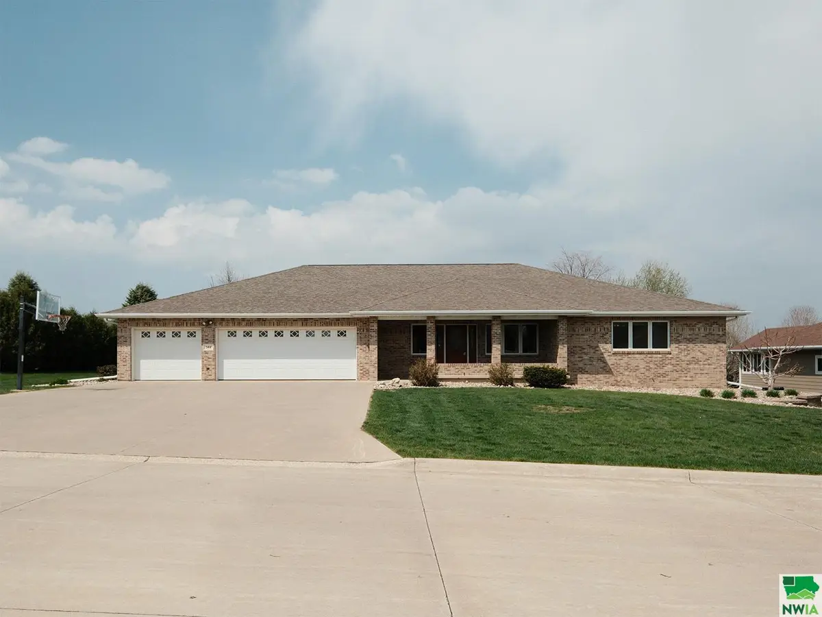544 13th Street Circle SE, Sioux Center, IA 51250 - Image #1