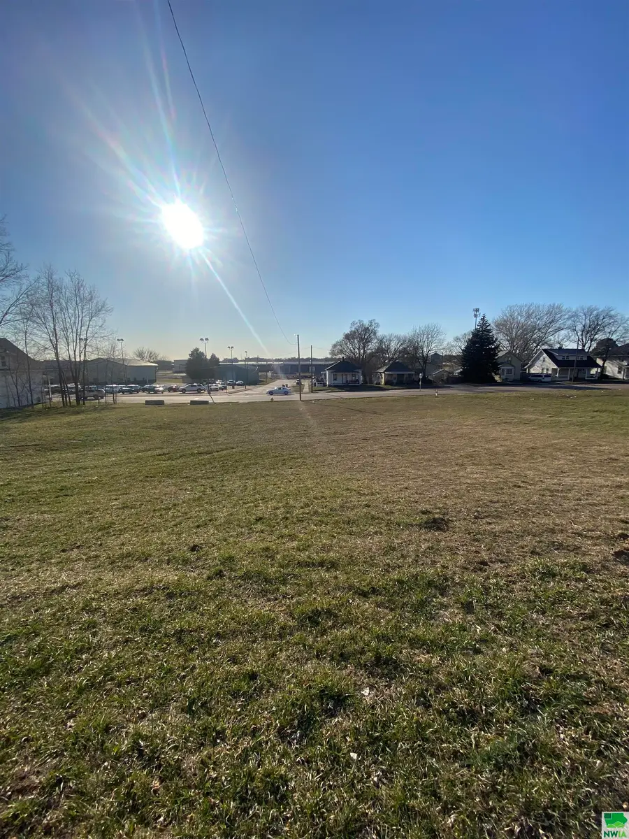 904-822-821 Lewis Blvd  Dubuque St, Sioux City, IA 51105 - Image #2