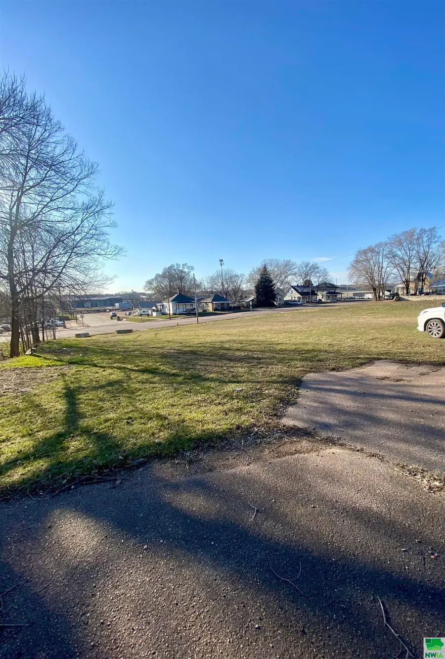 904-822-821 Lewis Blvd  Dubuque St, Sioux City, IA 51105 - Image #3