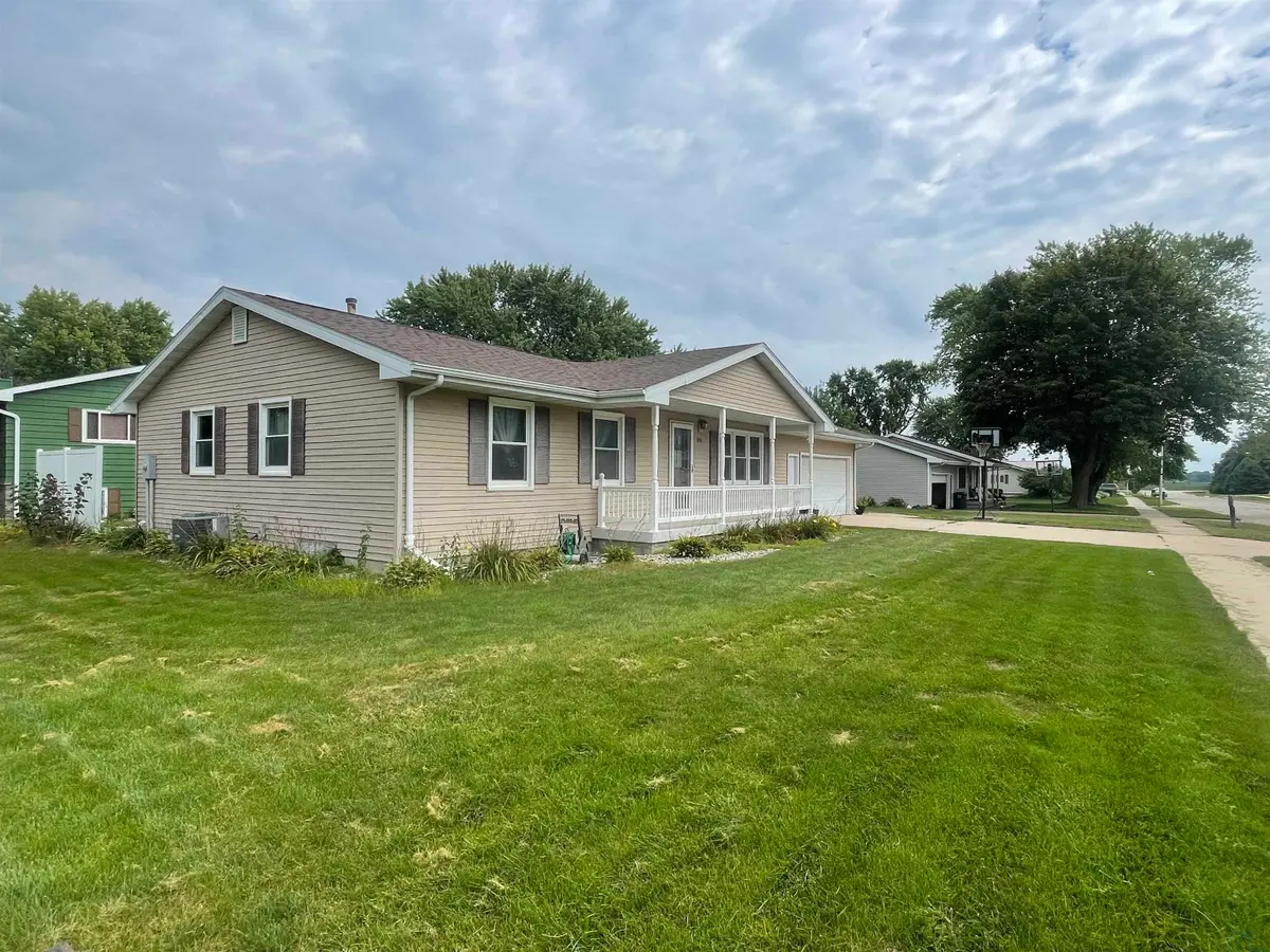 1001 E 8TH ST, Storm Lake, IA 50588 - Image #1