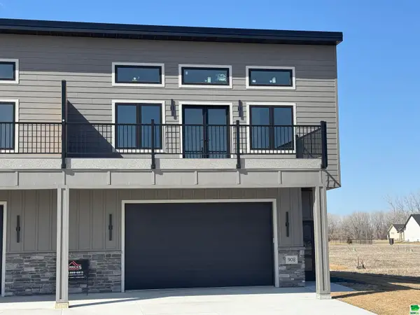 908 S TURTLE CV, No. Sioux City, SD 57049