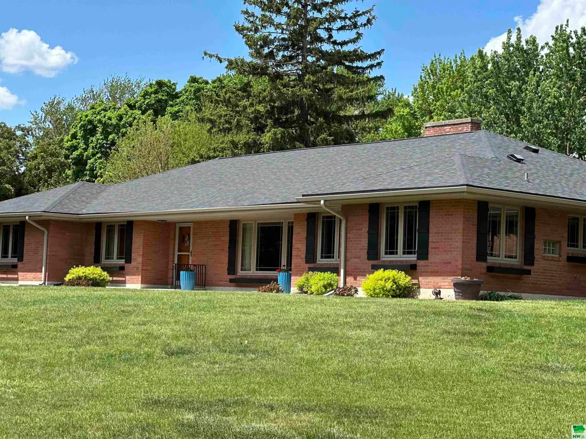 1 COLONIAL CIR, Storm Lake, IA 50588 - Image #1