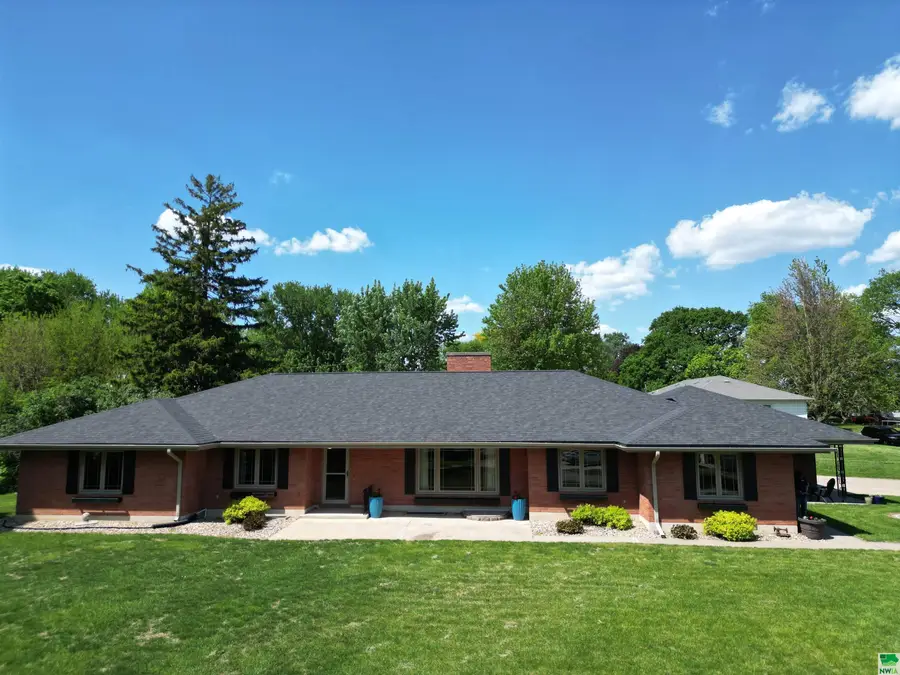 1 COLONIAL CIR, Storm Lake, IA 50588 - Image #3