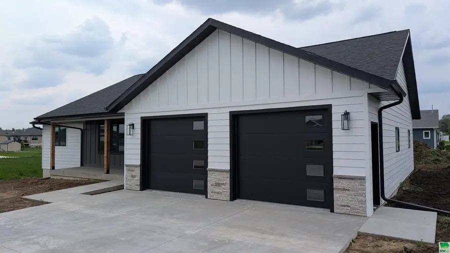 1647 7th Ave SE, Sioux Center, IA 51250 - Image #2