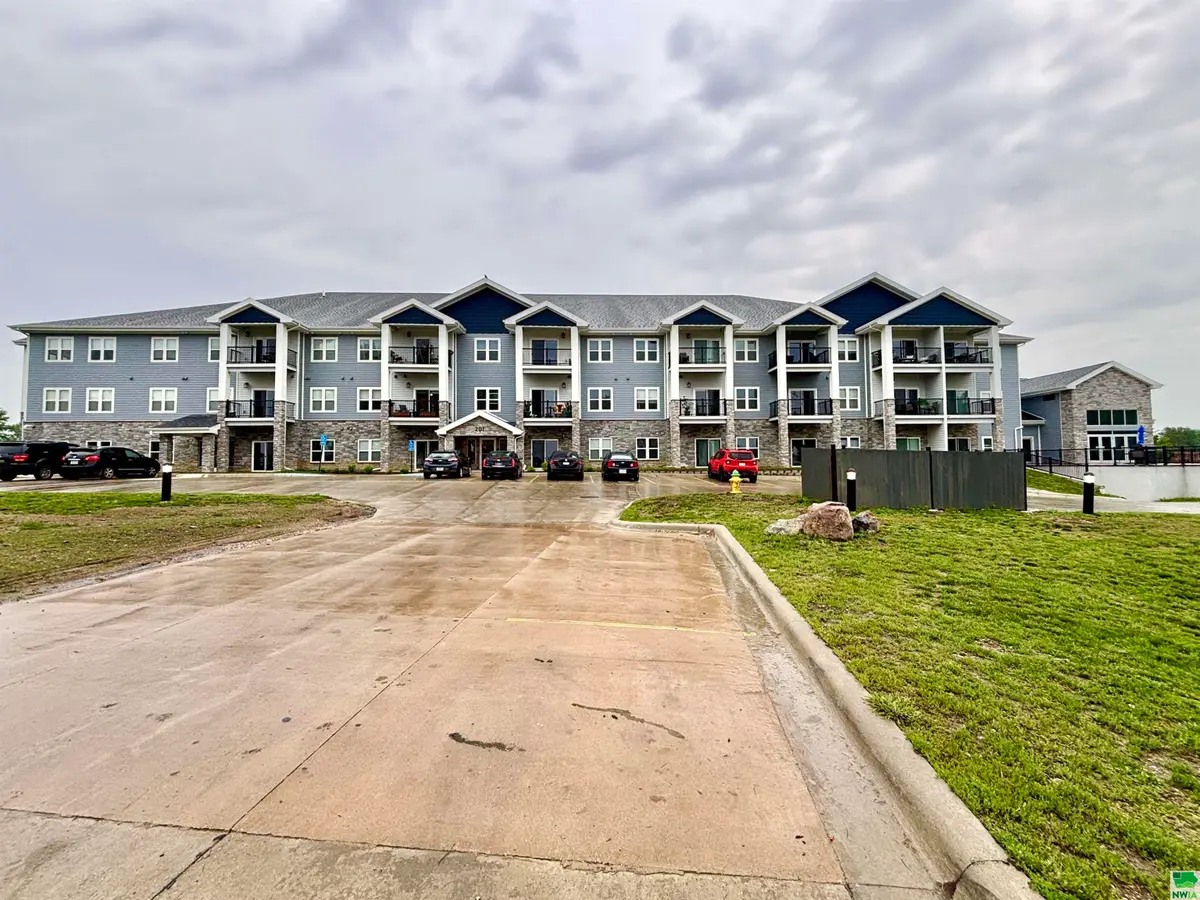201 Sunrise Park Rd #308, Storm Lake, IA 50588 - Image #1