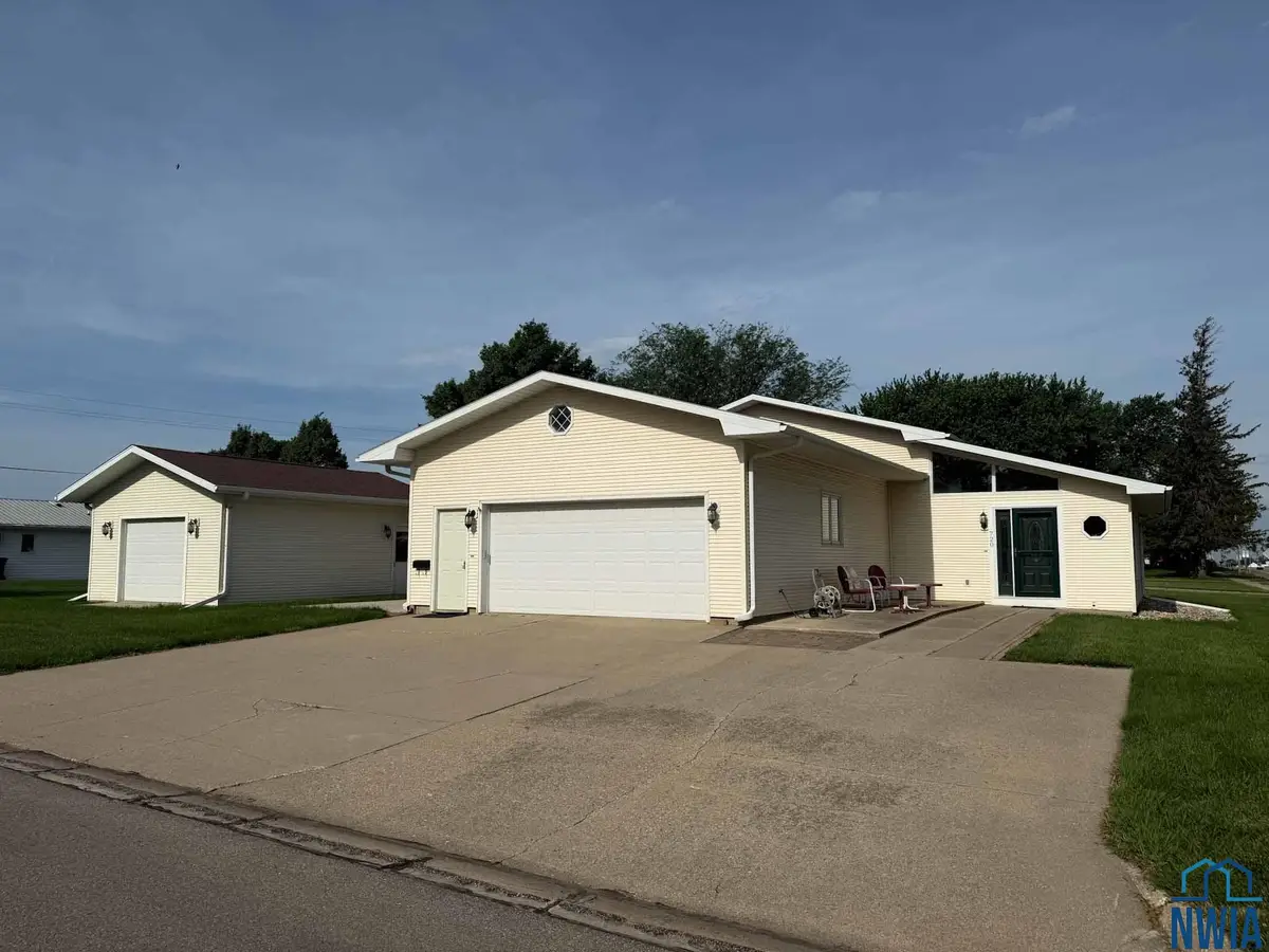720 Garfield St, Granville, IA 51022 - Image #1