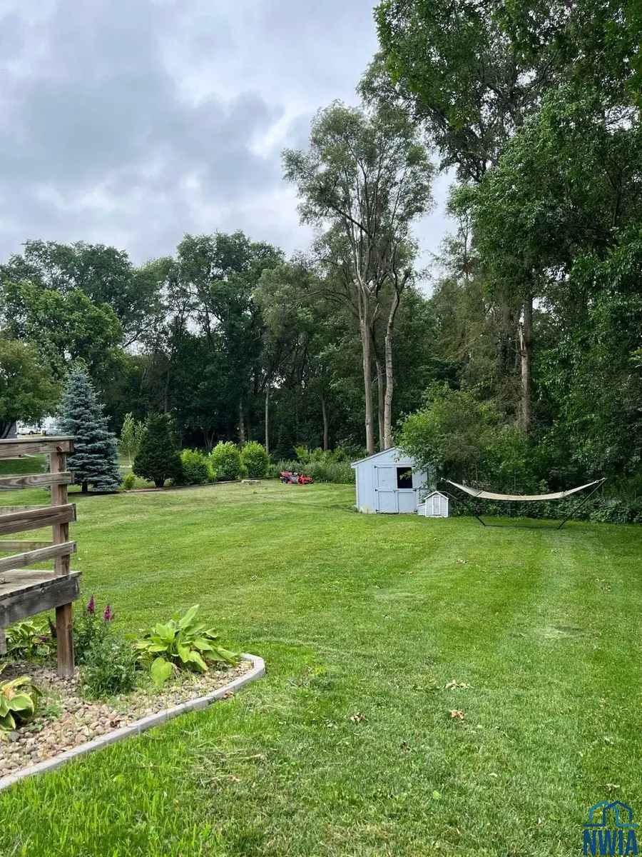 6104 Pine View Dr, Sioux City, IA 51106 - Image #2