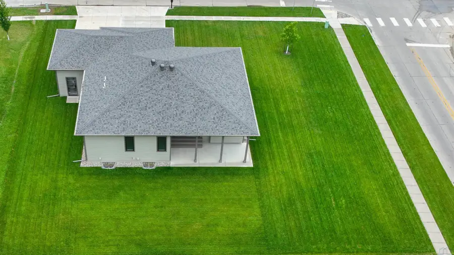 601 Topaz Dr, Sergeant Bluff, IA 51054 - Image #2