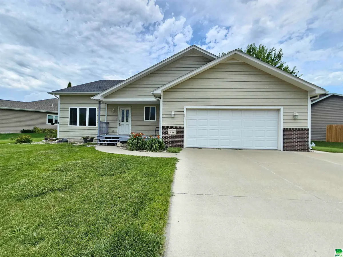 707 Prairie Blvd, Dakota Dunes, SD 57049 - Image #1
