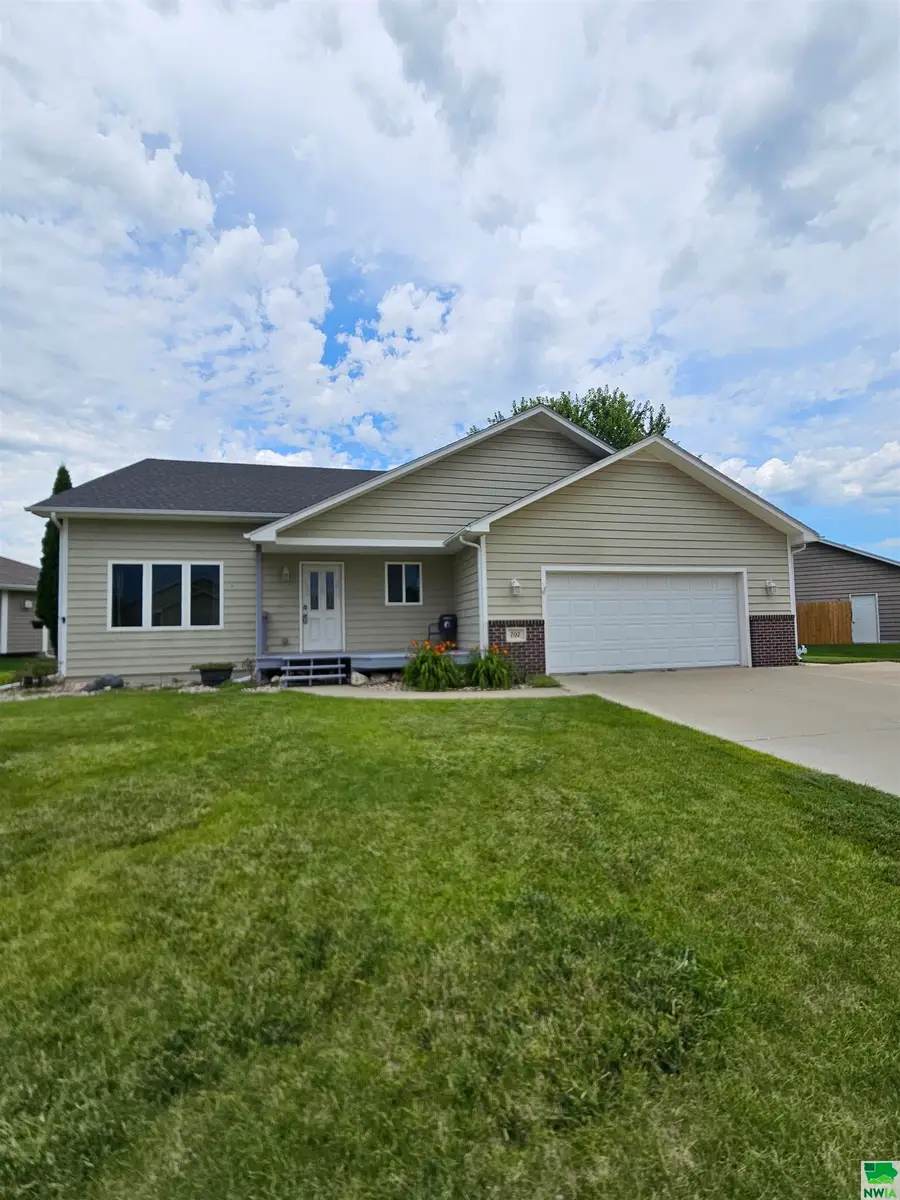 707 Prairie Blvd, Dakota Dunes, SD 57049 - Image #2