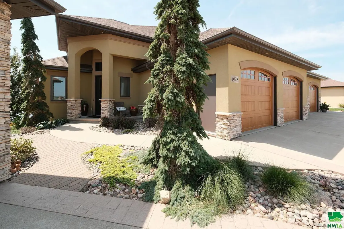 1073 Teres View Drive, Sioux Center, IA 51250 - Image #1