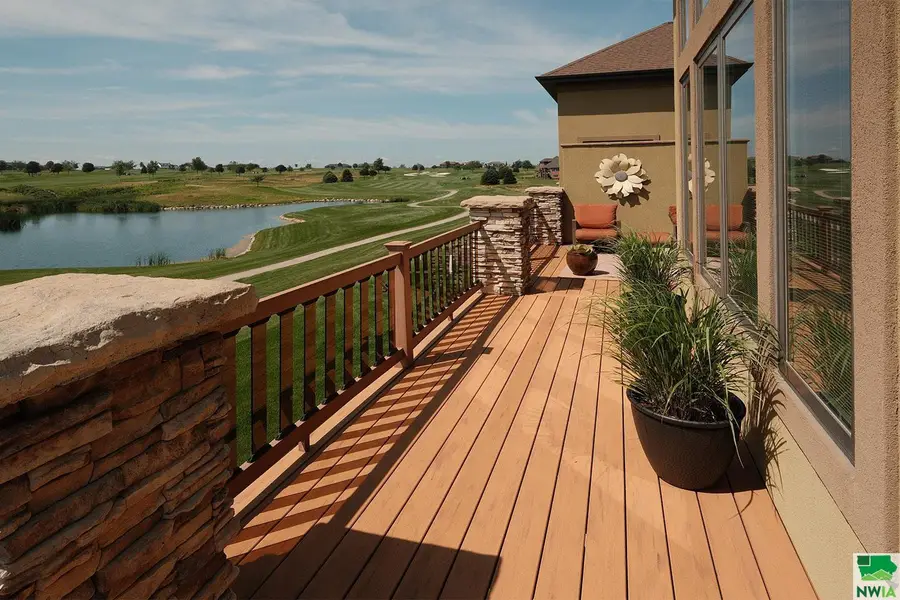 1073 Teres View Drive, Sioux Center, IA 51250 - Image #3