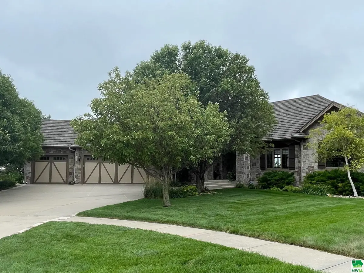 4508 Stoneridge Point, Sioux City, IA 51106 - Image #1