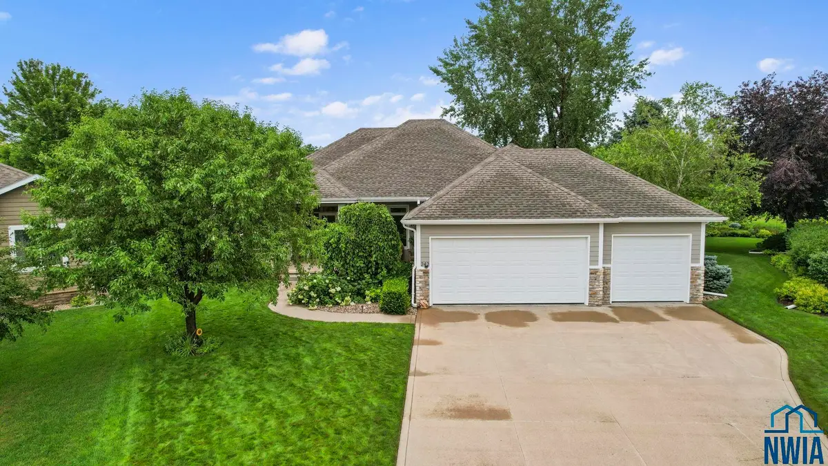 242 E SAWGRASS TRL, Dakota Dunes, SD 57049 - Image #1