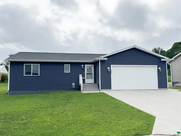 504 Sunset Ct, Rock Rapids, IA 51246