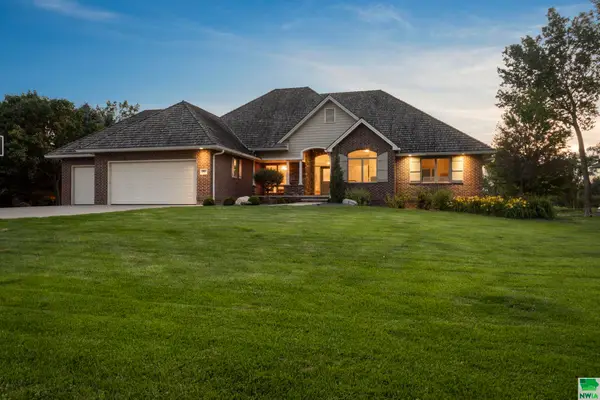 745 Monterey Trail, Dakota Dunes, SD 57049