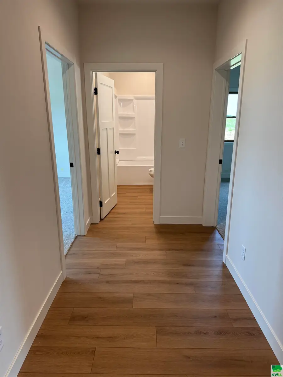 1558 11TH AVE NE, Sioux Center, IA 51250 - Image #2