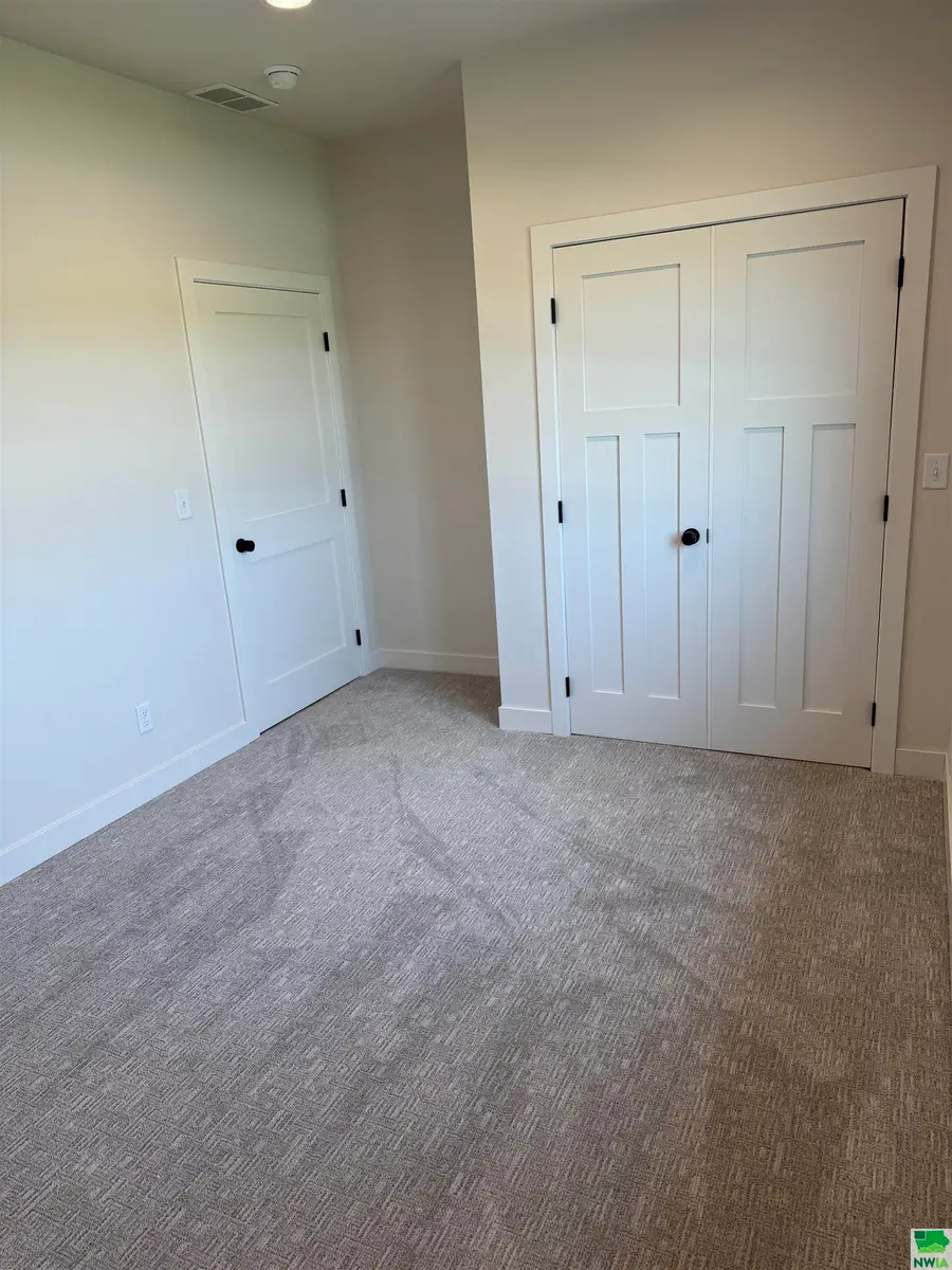 1558 11TH AVE NE, Sioux Center, IA 51250 - Image #3