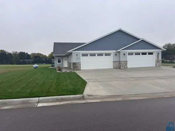 1302 Castle Street B, Larchwood, IA 51241