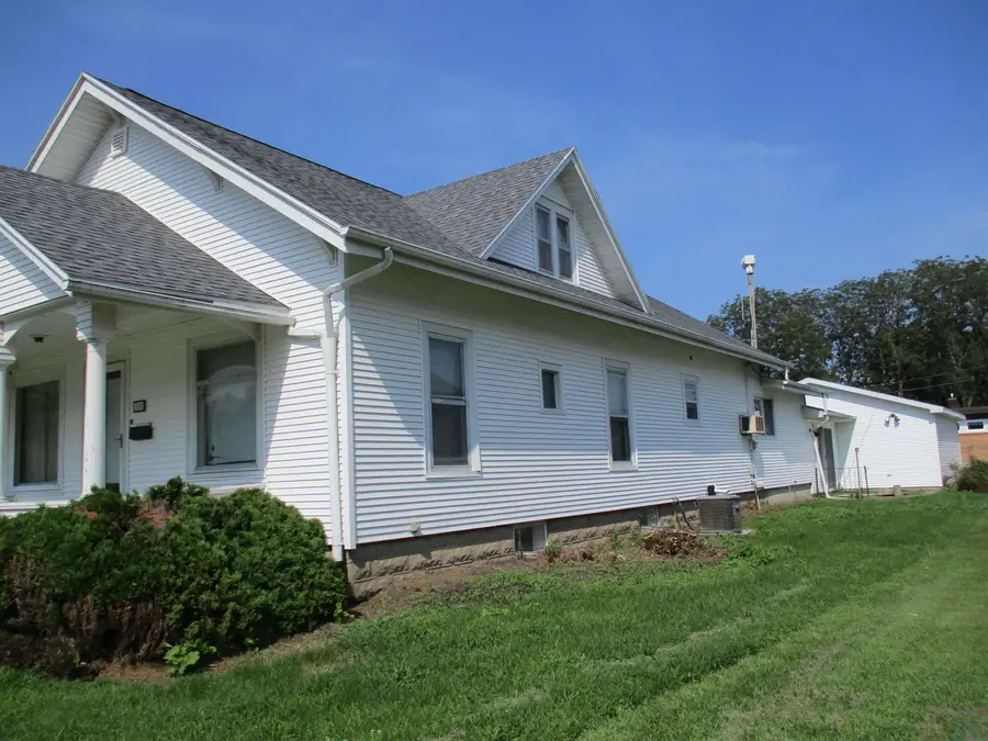 10 S 1st Ave, Hartley, IA 51346 - #2