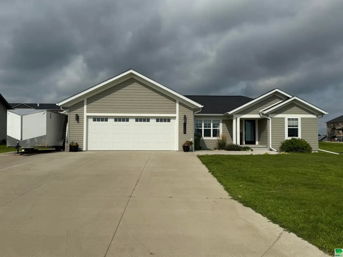 1506 Lincoln Pl SE, Orange City, IA 51250 - Image #1