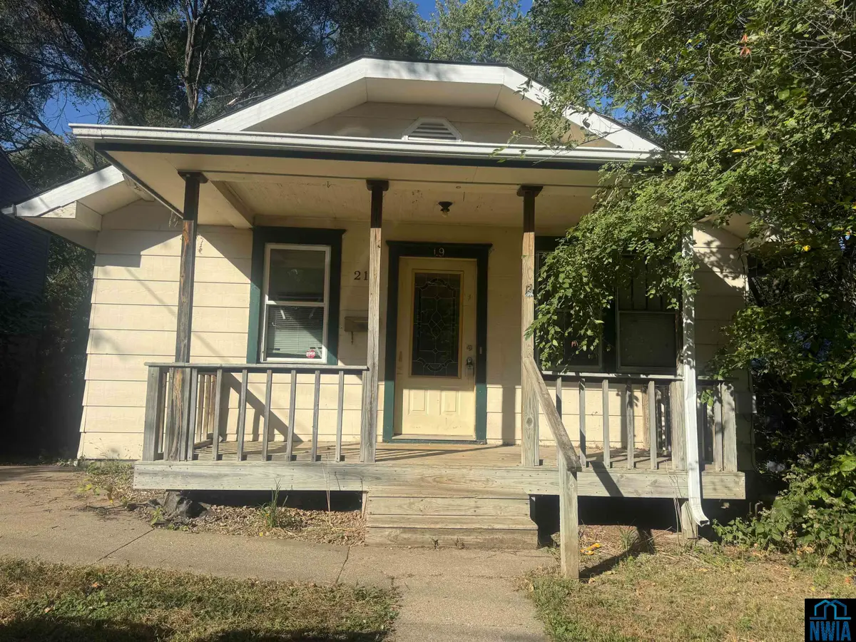 219 S COLLINS ST, Sioux City, IA 51103 - Image #1