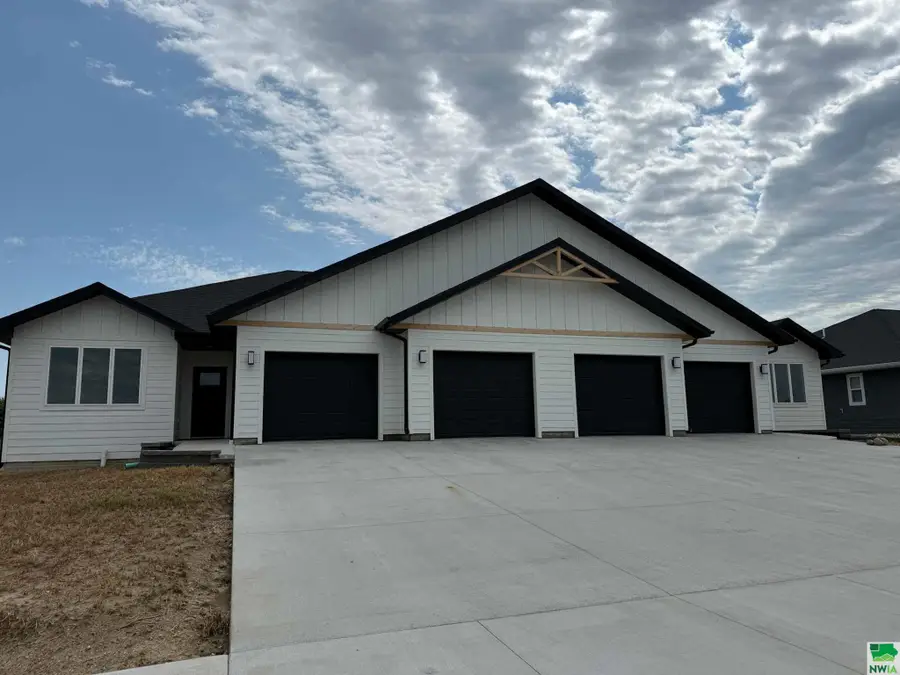 1102 14th St SE, Orange City, IA 51041 - Image #2