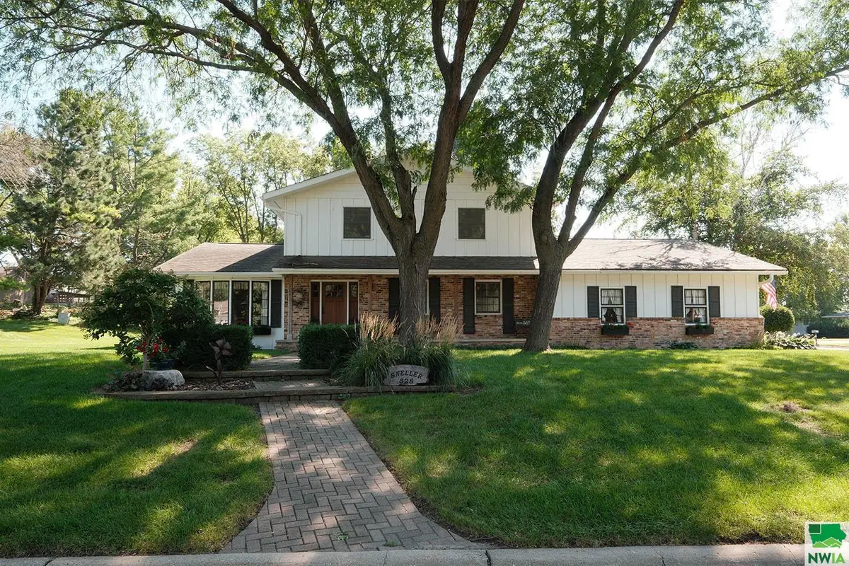 528 5th Ave SE, Sioux Center, IA 51250 - Image #1