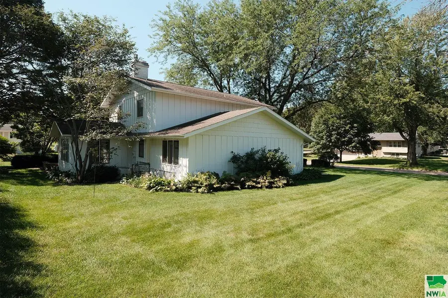 528 5th Ave SE, Sioux Center, IA 51250 - Image #2