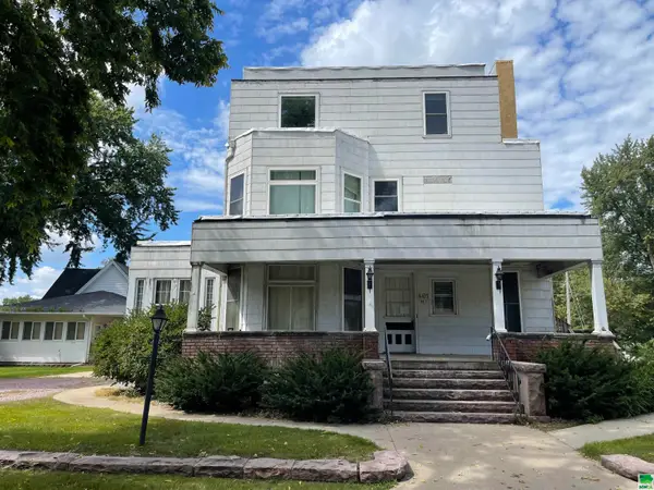 401 CENTRAL AVE SW, LeMars, IA 51031