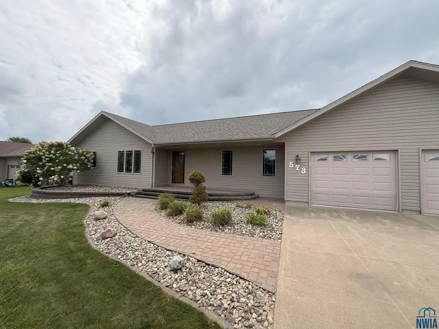 573 14th St SE, Sioux Center, IA 51250 - Image #3