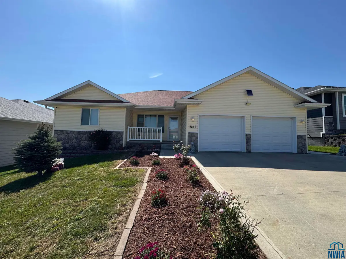 4266 Fieldcrest Dr, Sioux City, IA 51103 - Image #1