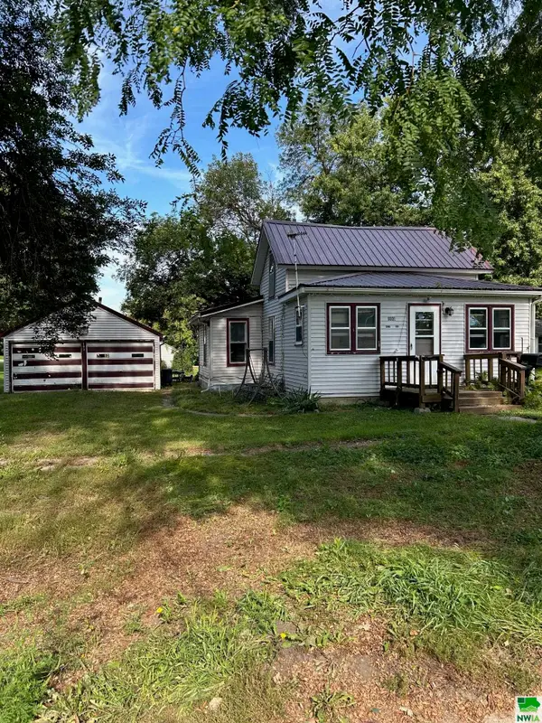 103 3rd St W, Lake Park, IA 51347