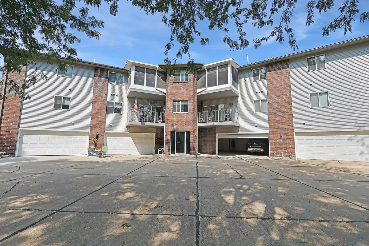 4500 Glenn Ave #302, Sioux City, IA 51106 - #1