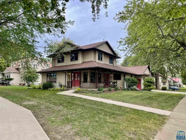 621 E Lakeshore Dr, Storm Lake, IA 50588