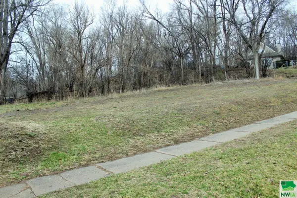 205-207 W 23rd, Sioux City, IA 51104