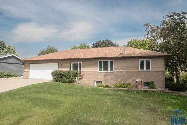 305 HARTFORD AVE SE, Orange City, IA 51041