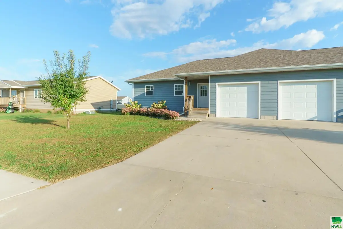 931 CAMPBELL ST, North Sioux City, SD 57049 - Image #1