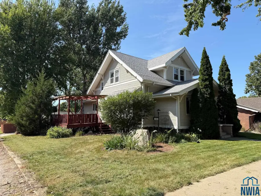216 Arizona Ave NW, Orange City, IA 51041 - Image #2