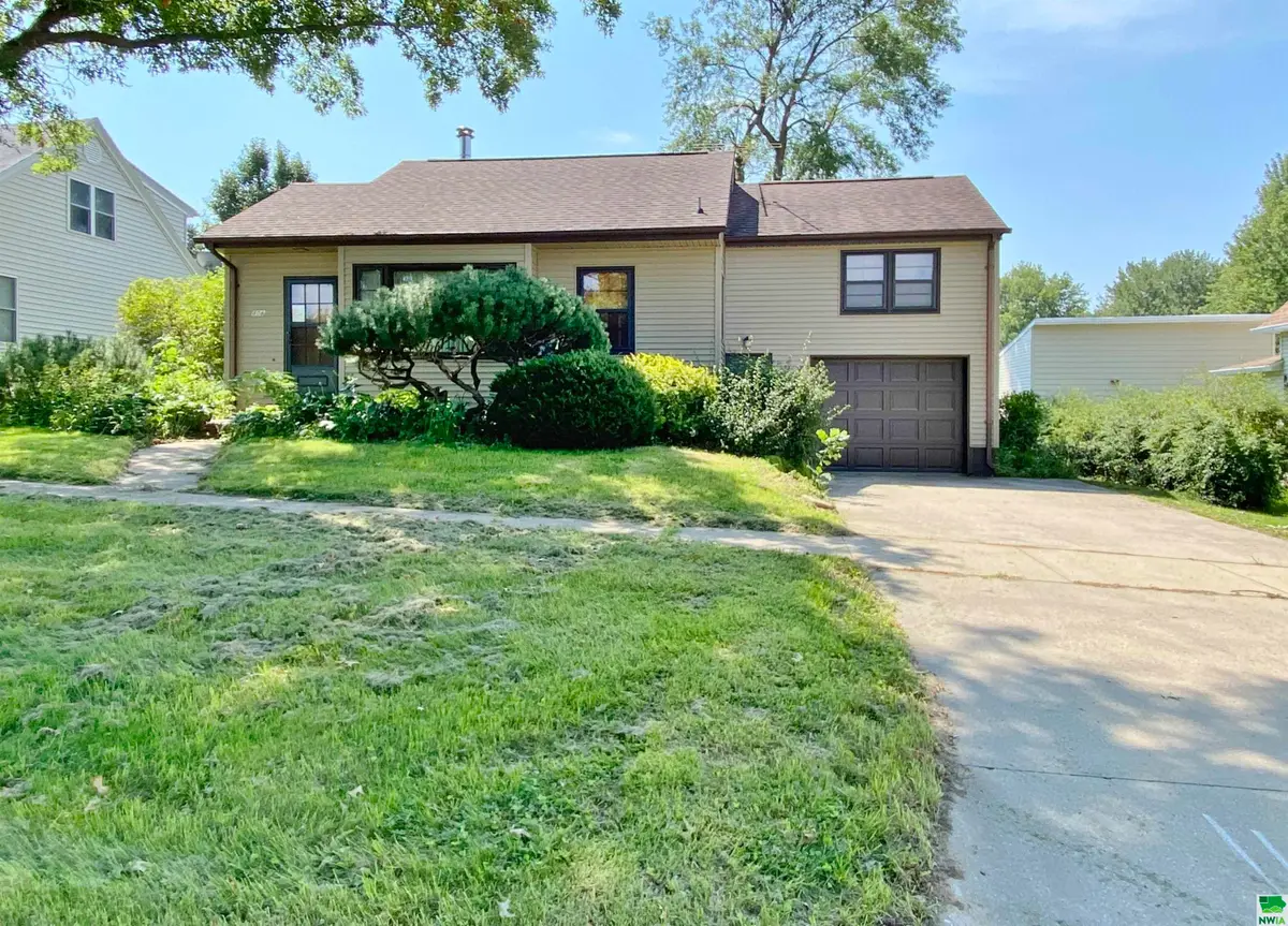 808 Plymouth St SE, America, IA 51031 - Image #1