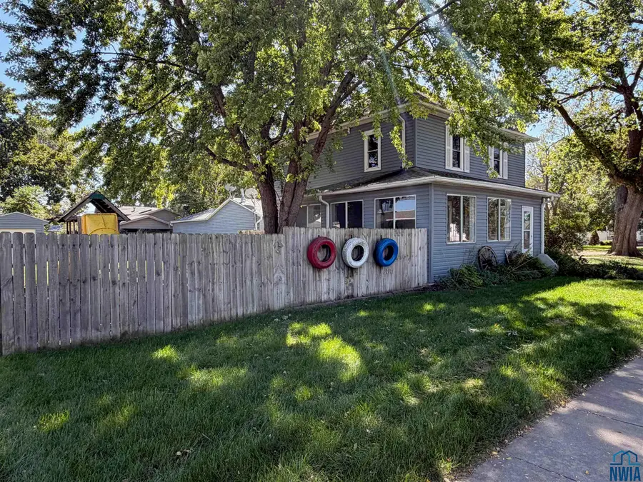 210 S Third St, Jefferson, SD 57038 - Image #2