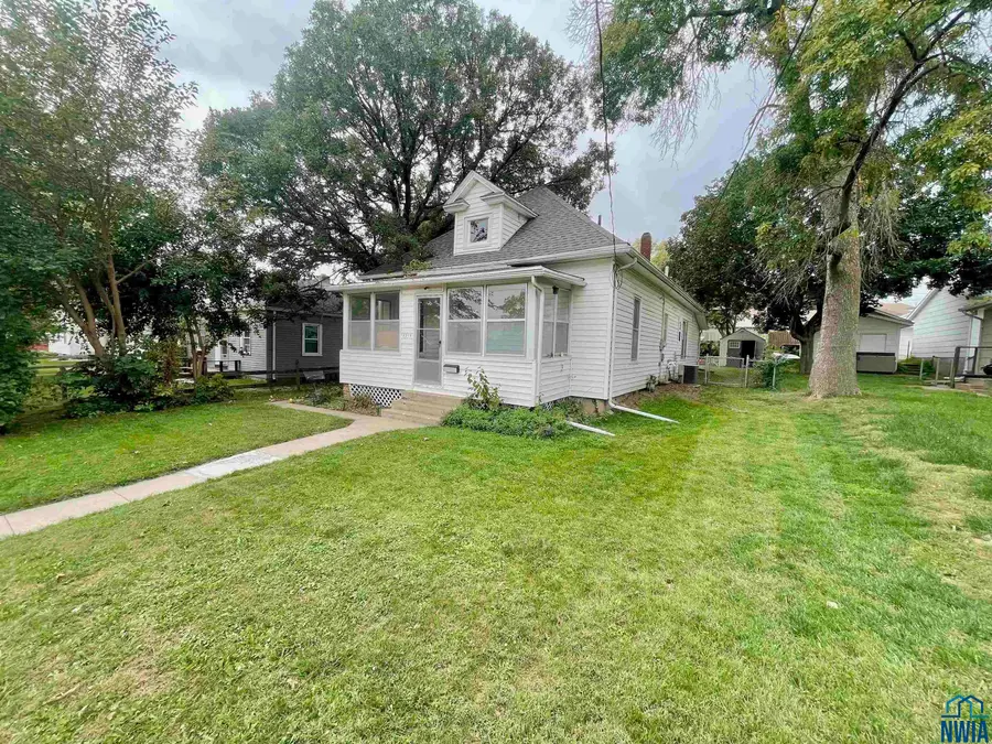 2215 S Royce St, Sioux City, IA 51106 - Image #2