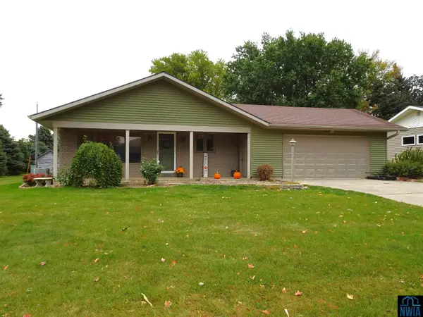 1010 Brown Street, Hull, IA 51239