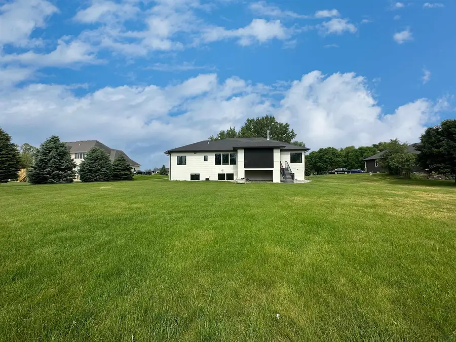 920 Wynstone Drive, Jefferson, SD 57038 - Image #2