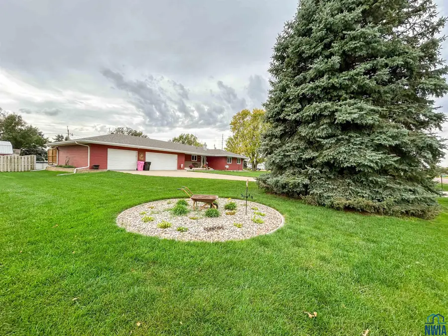 1308 Warrior Rd, Sergeant Bluff, IA 51054 - Image #2