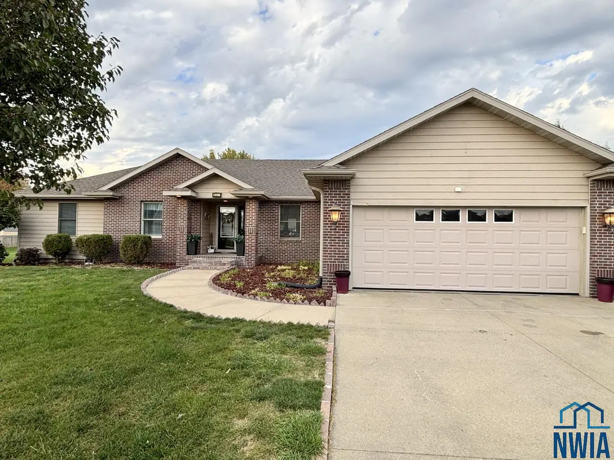 501 Huntington Ct, Sergeant Bluff, IA 51054 - Image #1